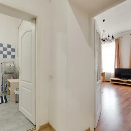 Apartment Spalena 15 דירה *