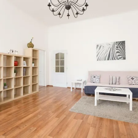 Apartment Spalena 15 דירה *